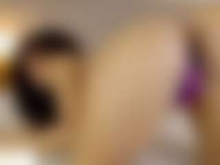 Live cam show with Emma williams - Athletic Brown Eyes on Mixed Magazine Live