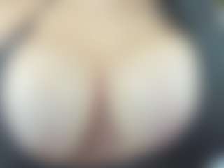 Live cam show with nayla-thompson - Living Room on Camsoda