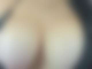Live cam show with nayla-thompson - Thong on Milfs Live