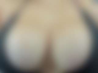 Live cam show with nayla-thompson - Living Room on Uber Horny