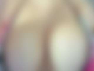Live cam show with nayla-thompson - Living Room on Milfs Live
