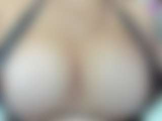 Live cam show with nayla-thompson - Living Room on Camversity