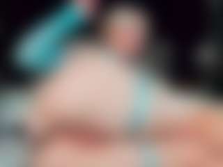 Live cam show with PoppyMichaelson - Bedroom on SinfulBabes