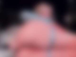 Live cam show with PoppyMichaelson - Curvy on Gym Cam Girls