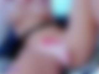 Eva-hot-blond MILF webcam performer live streaming