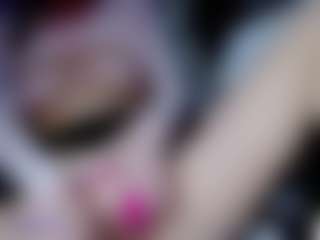 Eva-hot-blond MILF webcam performer live streaming