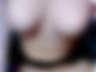 Eva-hot-blond MILF webcam performer live streaming