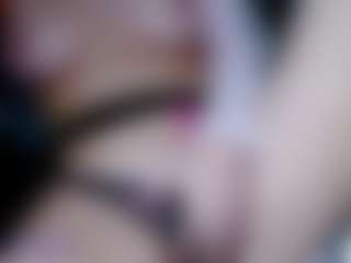 Eva-hot-blond MILF webcam performer live streaming