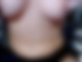 Eva-hot-blond MILF webcam performer live streaming