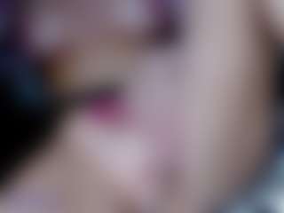 Eva-hot-blond MILF webcam performer live streaming