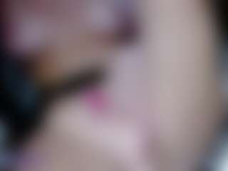 Eva-hot-blond MILF webcam performer live streaming