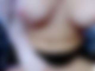 Eva-hot-blond MILF webcam performer live streaming