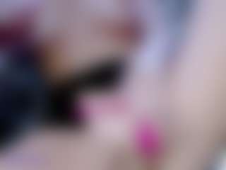 Eva-hot-blond MILF webcam performer live streaming
