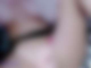 Eva-hot-blond MILF webcam performer live streaming