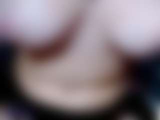 Eva-hot-blond MILF webcam performer live streaming
