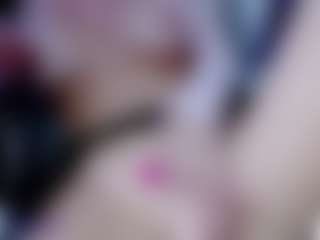 Eva-hot-blond MILF webcam performer live streaming