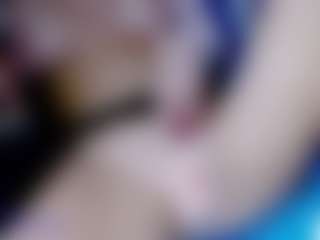 Eva-hot-blond MILF webcam performer live streaming