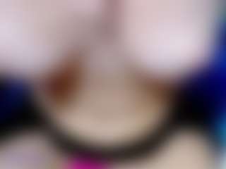 Eva-hot-blond MILF webcam performer live streaming