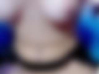 Live cam show with Eva-hot-blond - Curvy MILF on Dare Cams