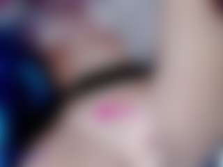 Eva-hot-blond MILF webcam performer live streaming