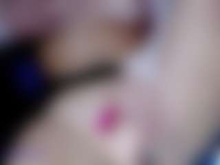 Eva-hot-blond MILF webcam performer live streaming
