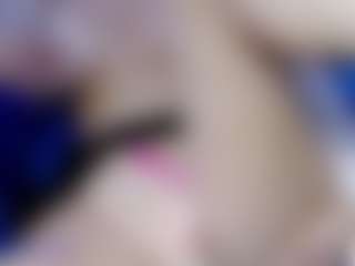 Eva-hot-blond MILF webcam performer live streaming