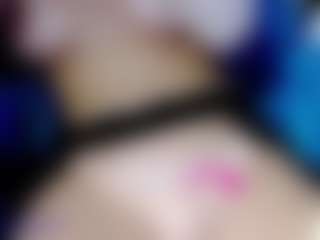 Eva-hot-blond MILF webcam performer live streaming