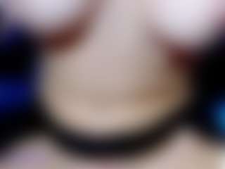 Eva-hot-blond MILF webcam performer live streaming