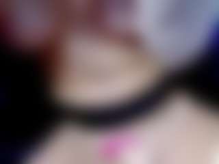 Eva-hot-blond MILF webcam performer live streaming