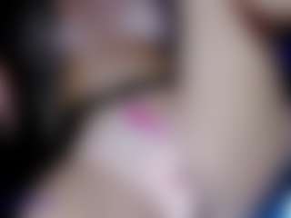 Eva-hot-blond MILF webcam performer live streaming