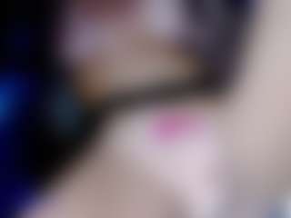 Eva-hot-blond MILF webcam performer live streaming