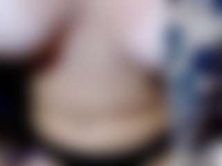 Eva-hot-blond MILF webcam performer live streaming