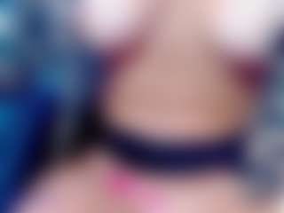 Eva-hot-blond MILF webcam performer live streaming