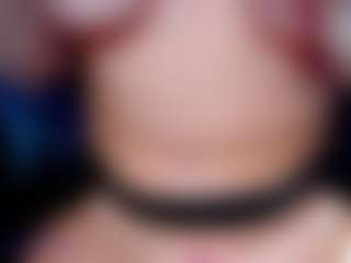 Eva-hot-blond MILF webcam performer live streaming