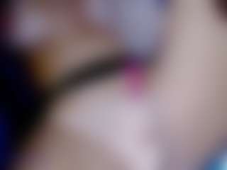 Eva-hot-blond MILF webcam performer live streaming