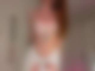 Live cam show with LoveJulie - Nipples on SxyPornLive