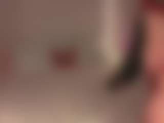 Live cam show with LoveJulie - Bedroom on xxxlivecams.org