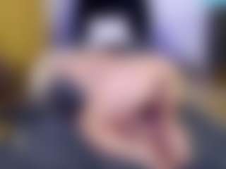 Tania44b's Live Sex Cam Show