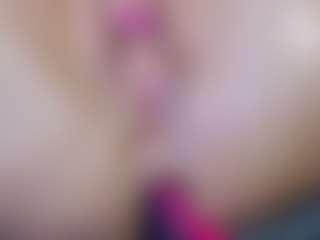 Tania44b's Live Sex Cam Show