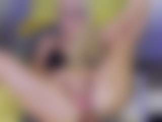 Tania44b MILF webcam performer live streaming