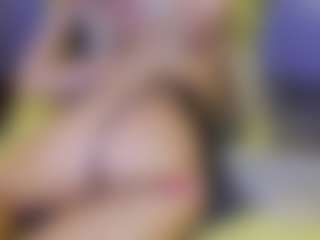 Tania44b MILF webcam performer live streaming