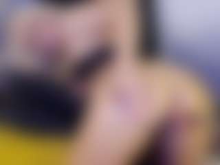 Tania44b MILF webcam performer live streaming