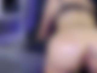 Tania44b's Live Sex Cam Show