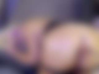 Live cam show with Tania44b - Flashing on Hubzter Live