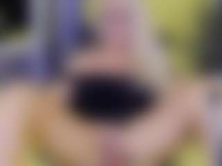Tania44b MILF webcam performer live streaming