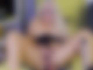 Live cam show with Tania44b - Average on Mixed Magazine Live
