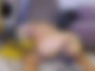 Tania44b's Live Sex Cam Show