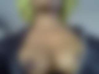 Live cam show with BossBoobies - Black on CamSodaAdn