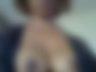 Live cam show with BossBoobies - Spank Ebony on Streamer API