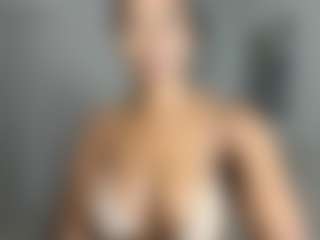 Live cam show with ebonydreamiin - Latina on CamwithHer | colombia